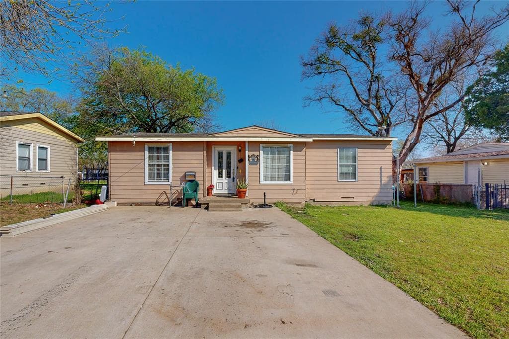 225 Sendero Dr