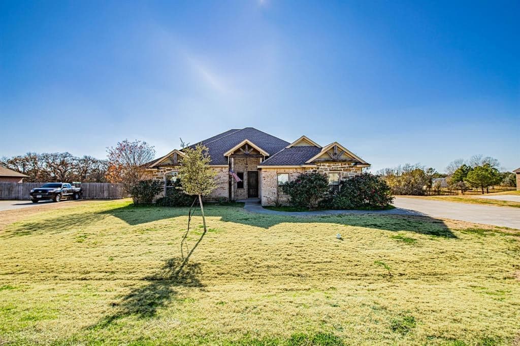 3805 Upper Lake Cir