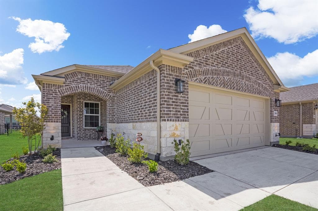 908 Hidden Eddy Dr
