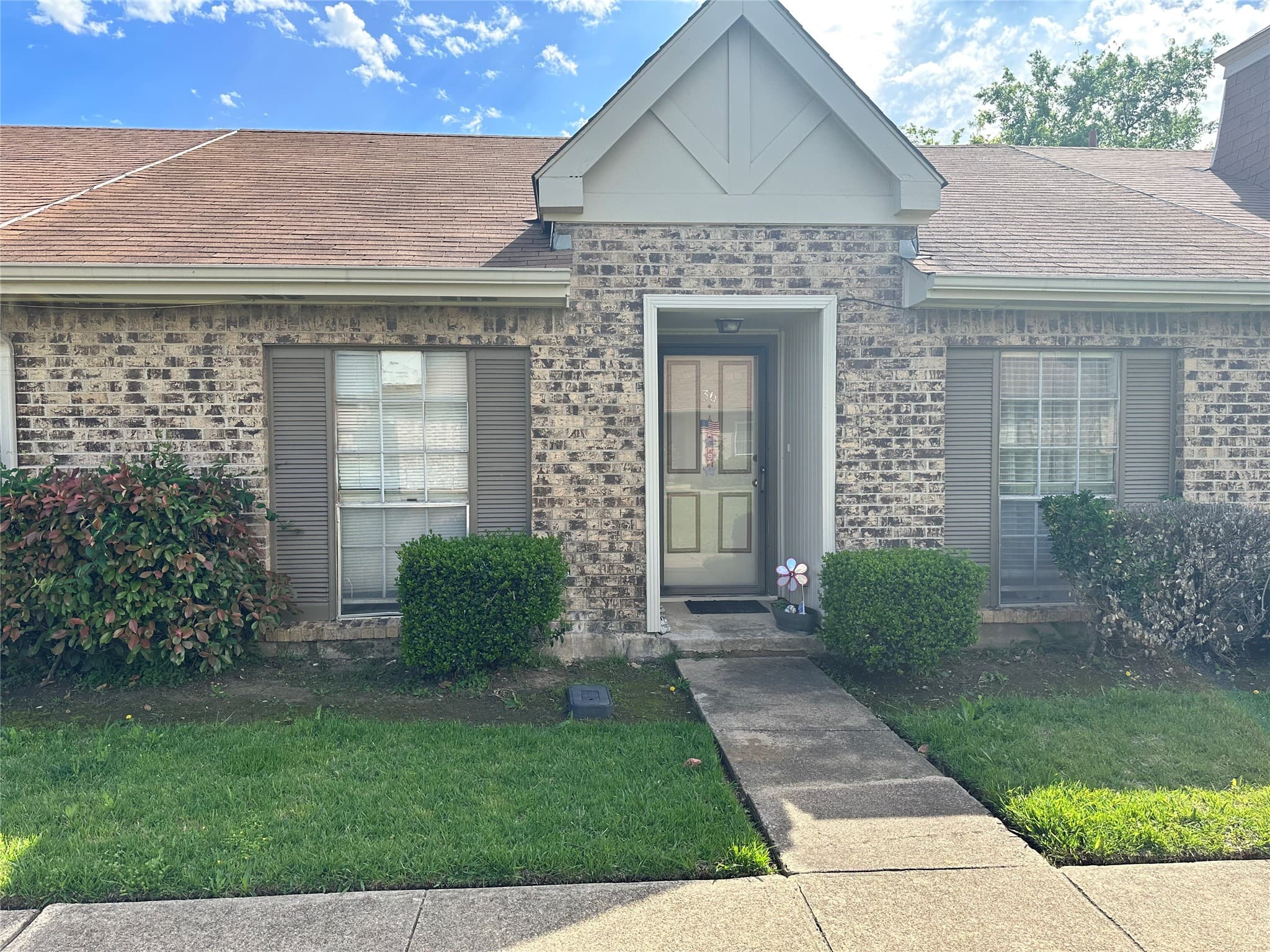 36 W Mountain Creek Dr