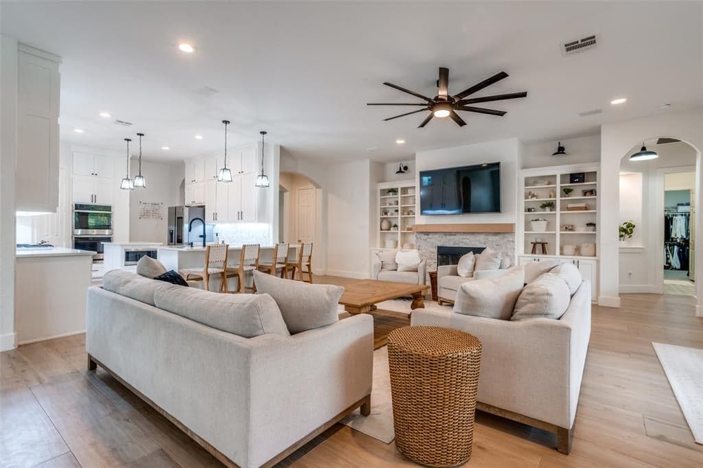 1341 Monticello Dr