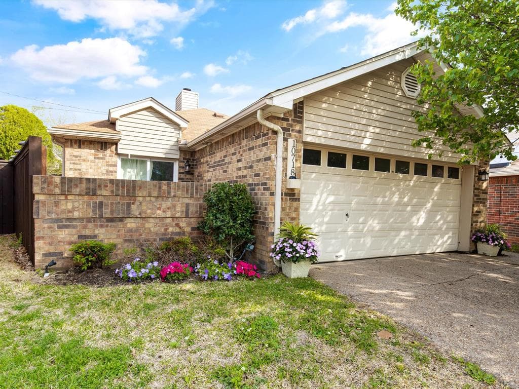 10718 Tall Oak Dr