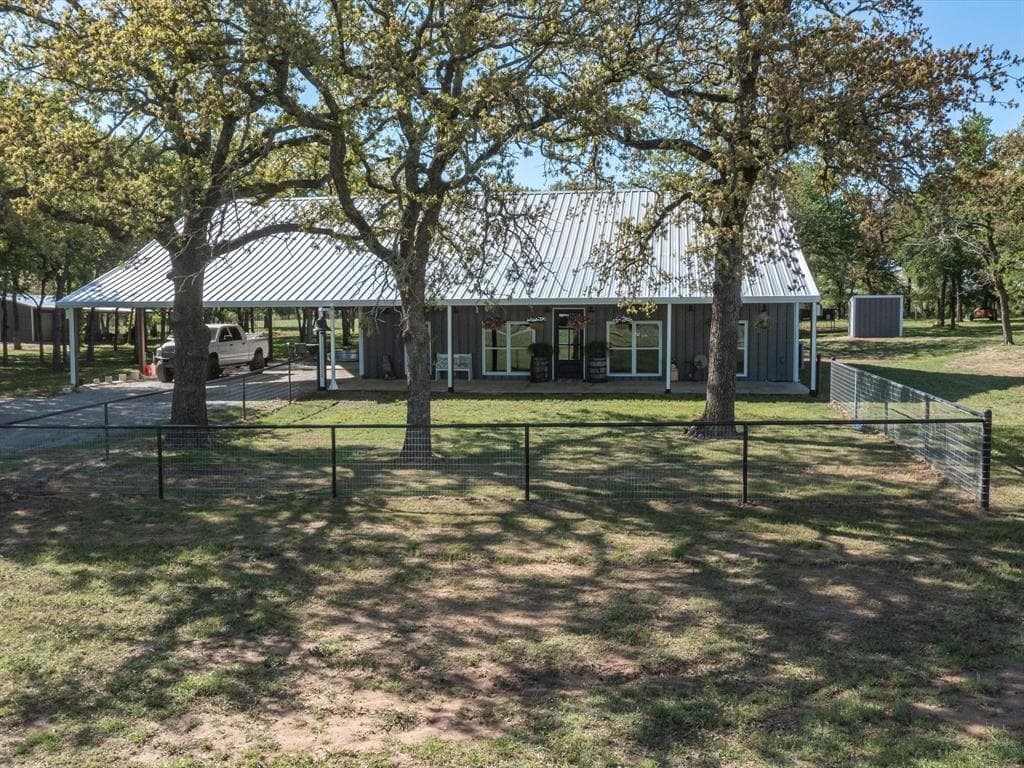 241 Private Road 3358