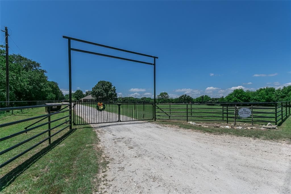 6856 County Road 406