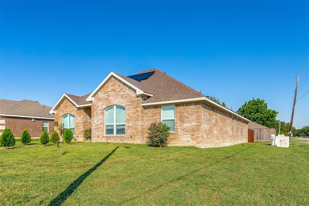1201 Roan Dr