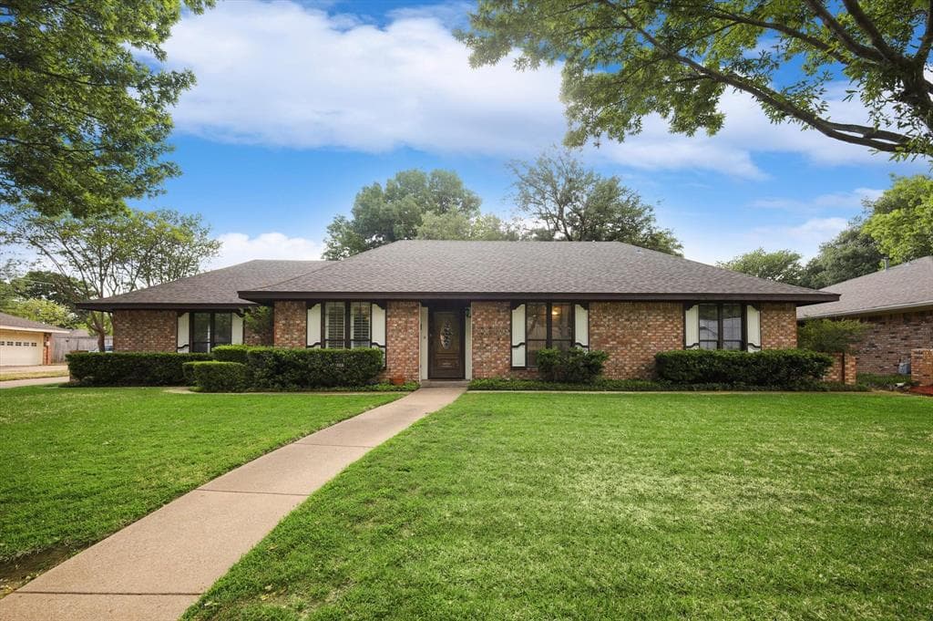 2313 King Richard Dr