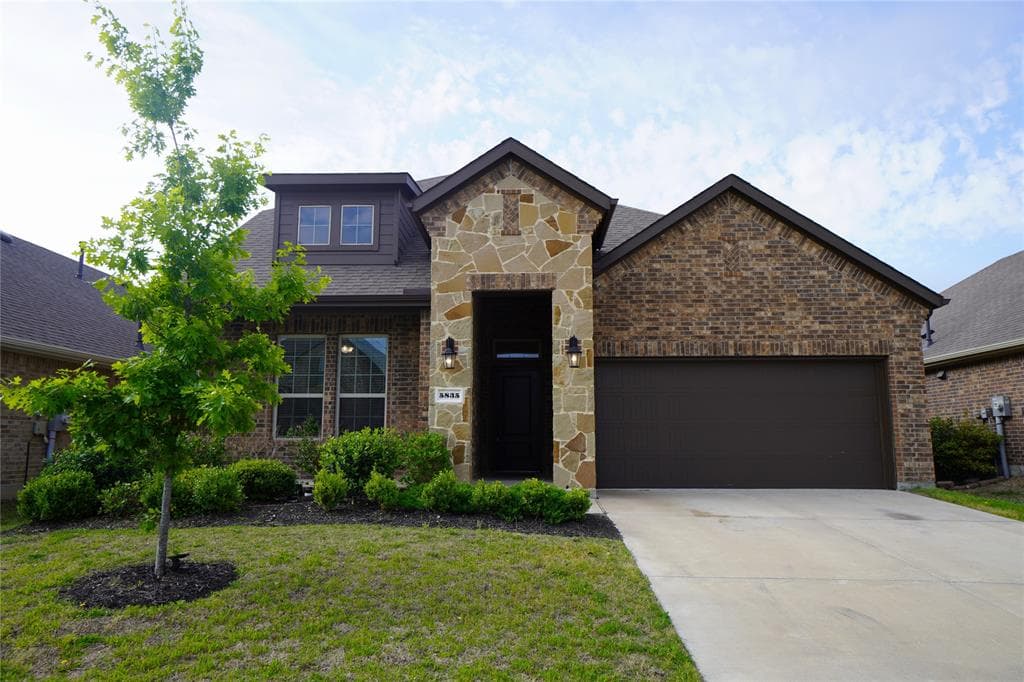 5835 Melville Ln