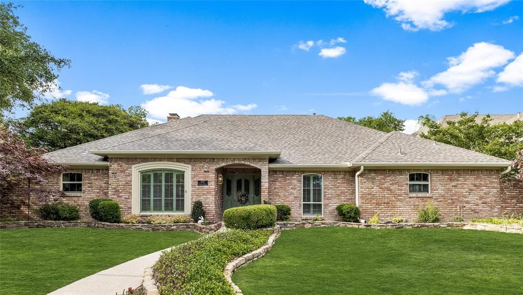 8821 Kenton Dr