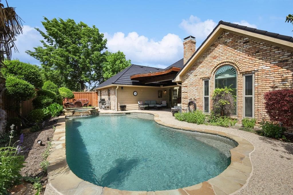 819 Spring Canyon Dr