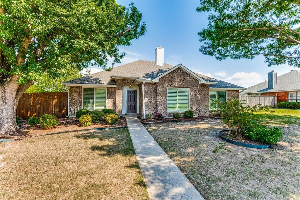 4908 Peach Tree Ln