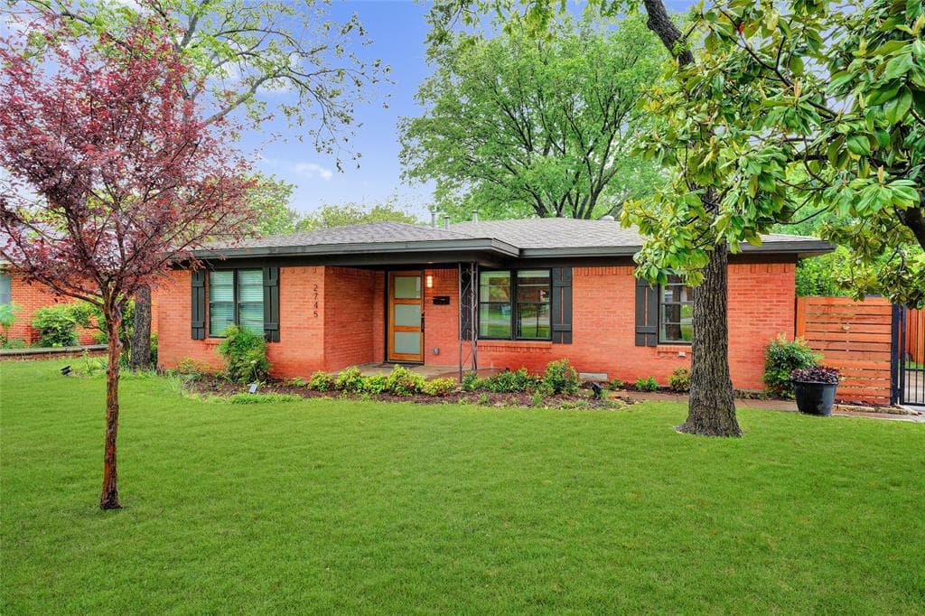 2745 Southwood Dr