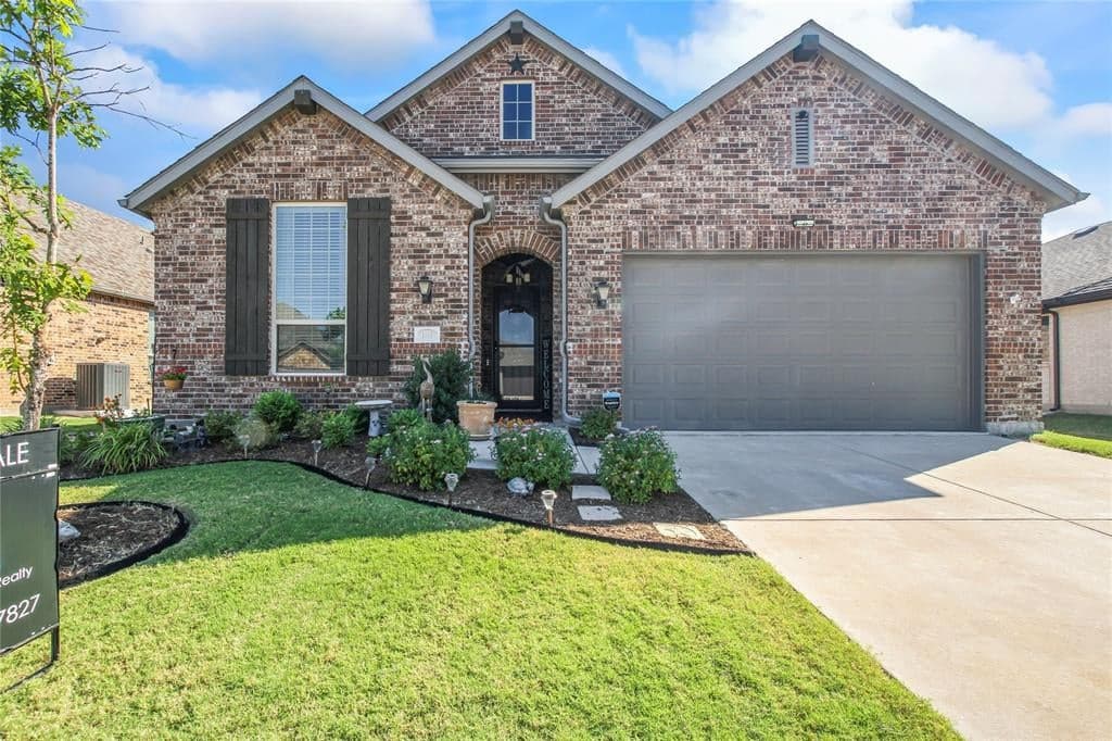 1113 Chatsworth Dr