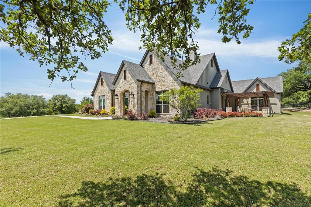 1009 Rio Lobo Trl