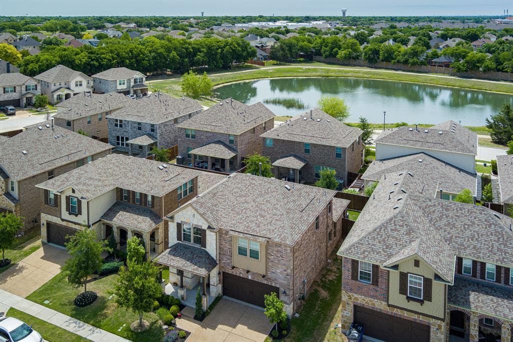 406 Club House Dr
