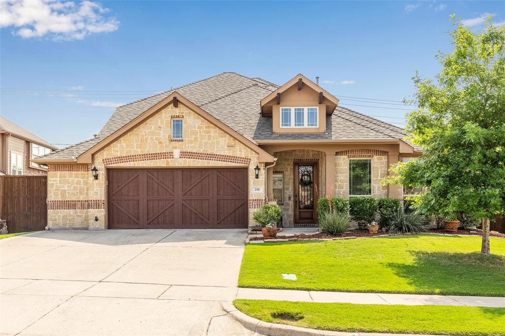 218 Lyndhurst Dr