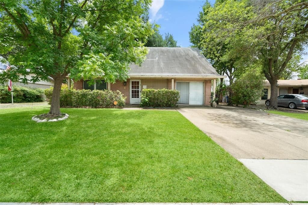 2316 Briarwood Ln