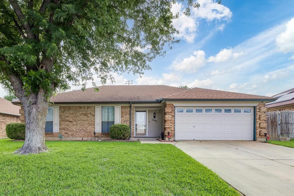 4906 Green Hollow Dr