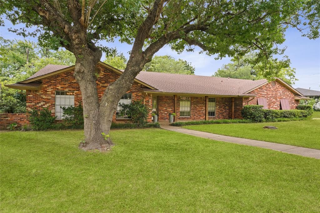 954 Glen Oaks Blvd