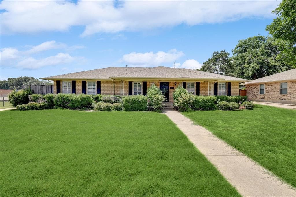 1306 Kingsbridge Dr