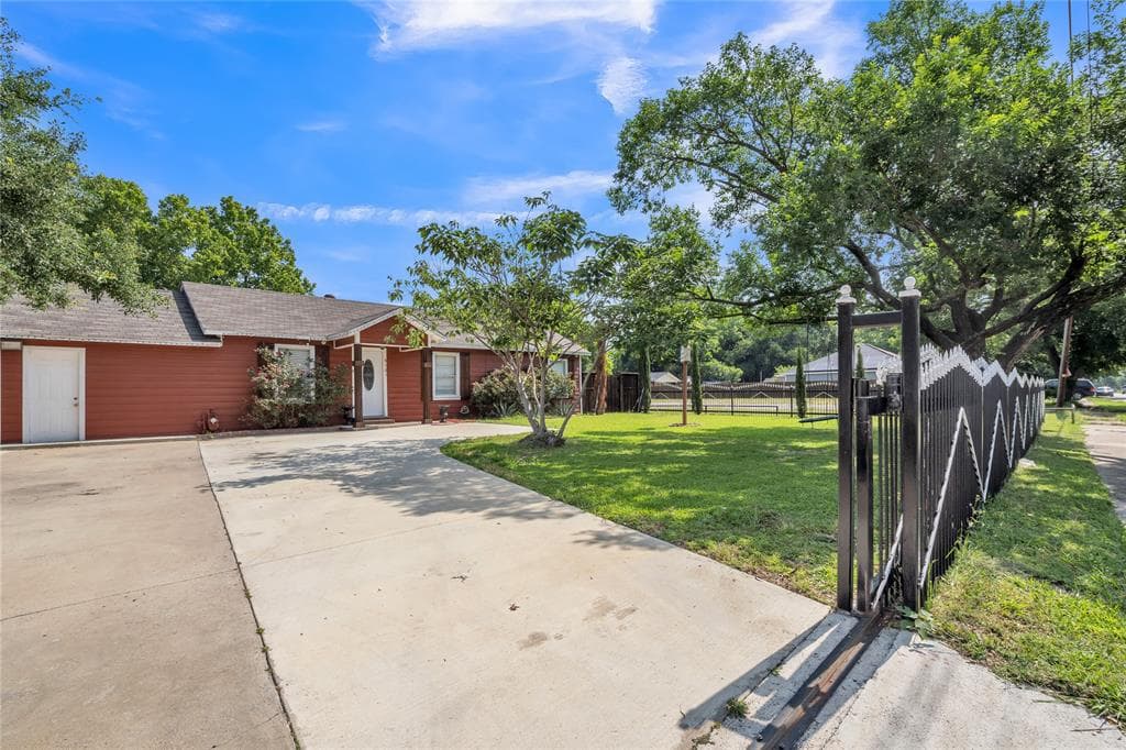 8701 Old Homestead Dr