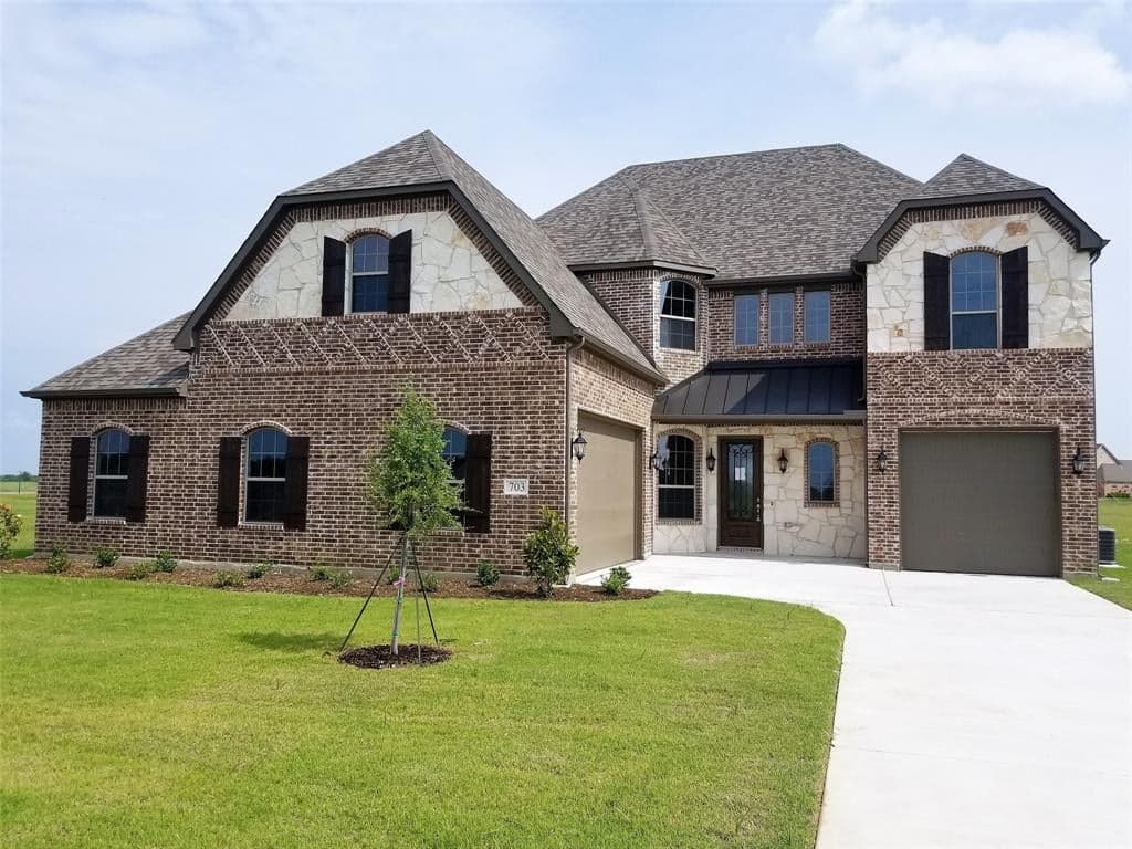 703 Olivia Ln
