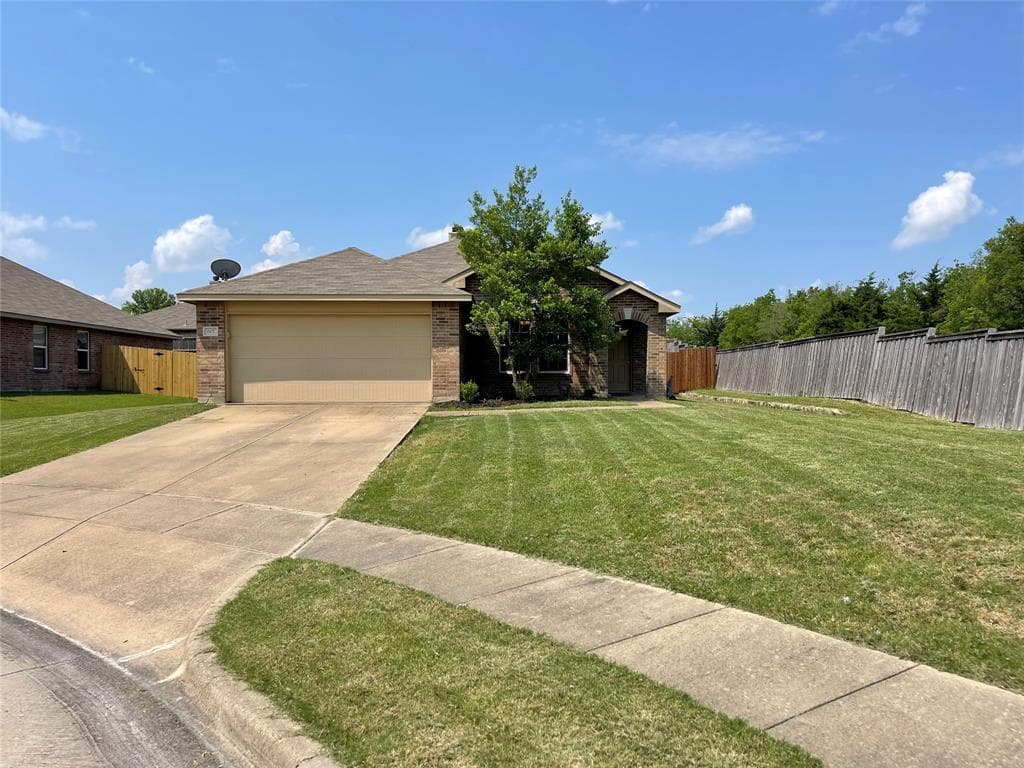 607 Azalea Dr