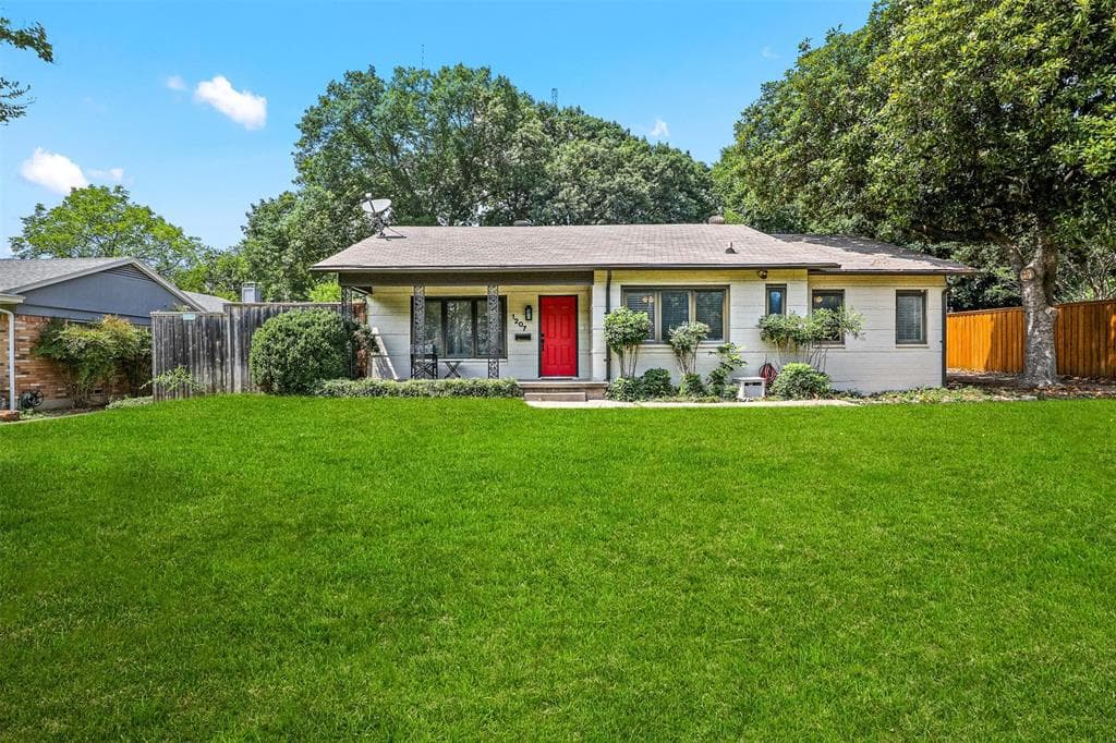 1207 Briarwood Dr