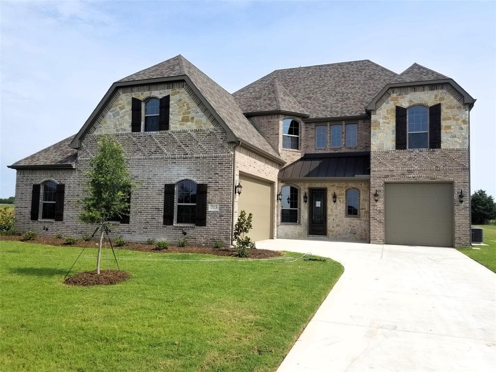 715 Olivia Ln