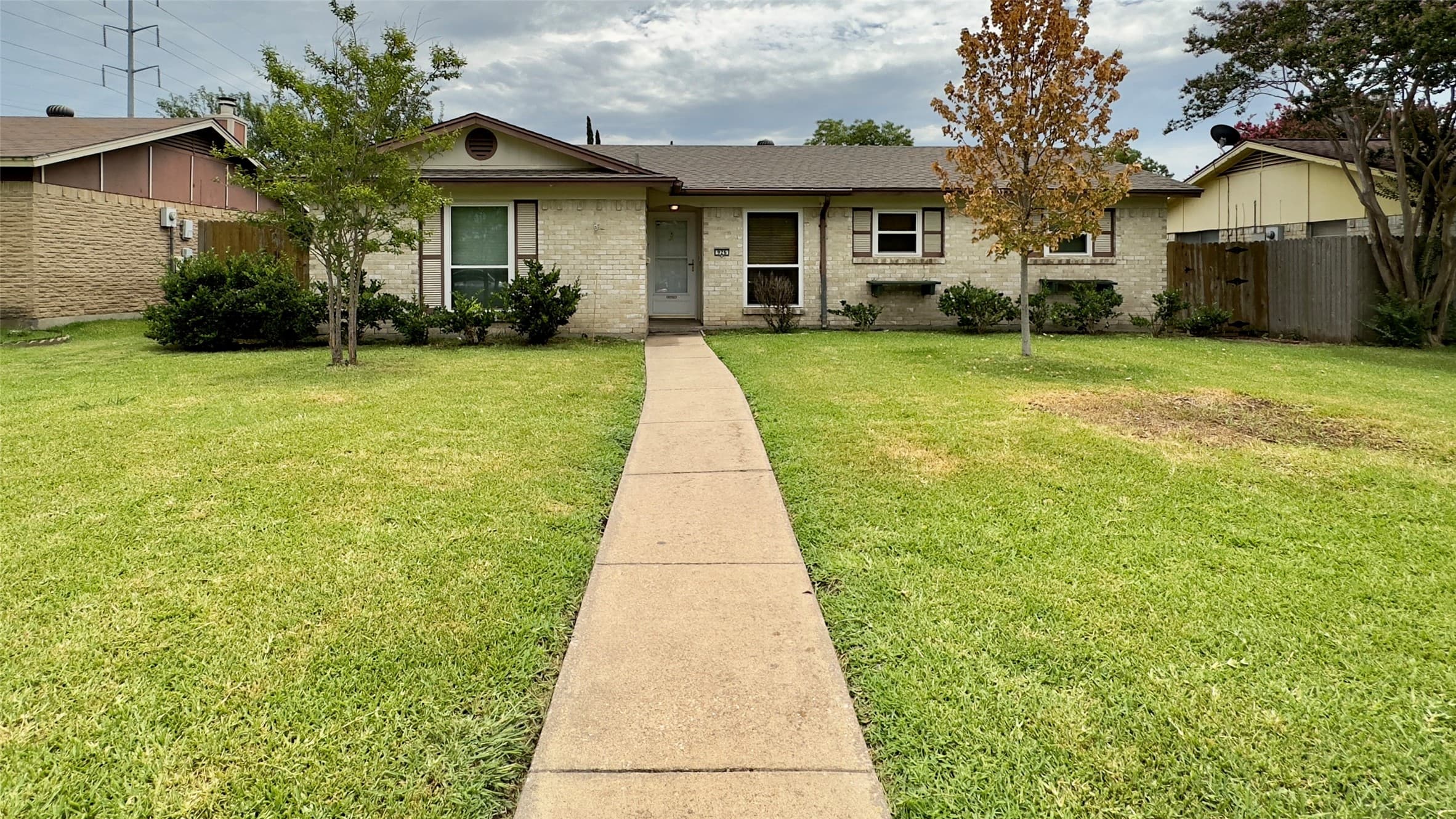 926 Longbeach Dr