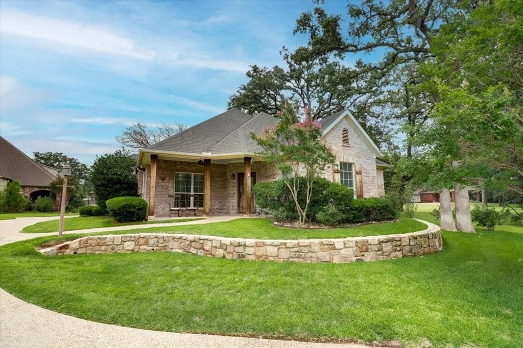 1813 Nora Dr