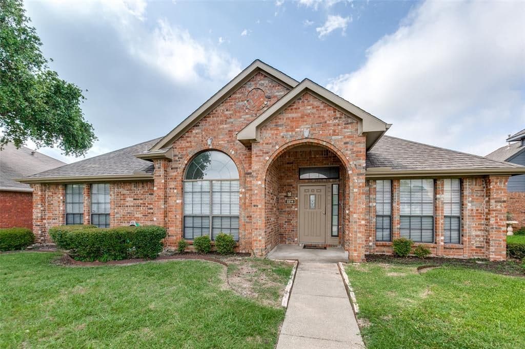 2214 Mcintosh Dr