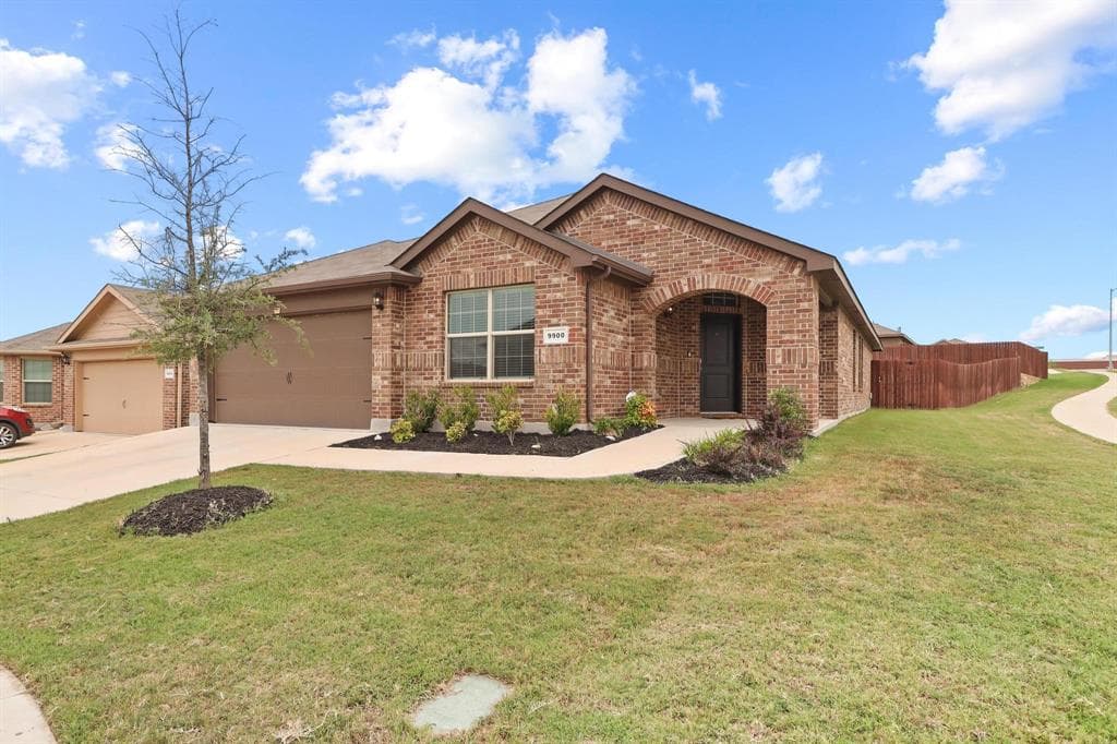 9900 Huntersville Trl