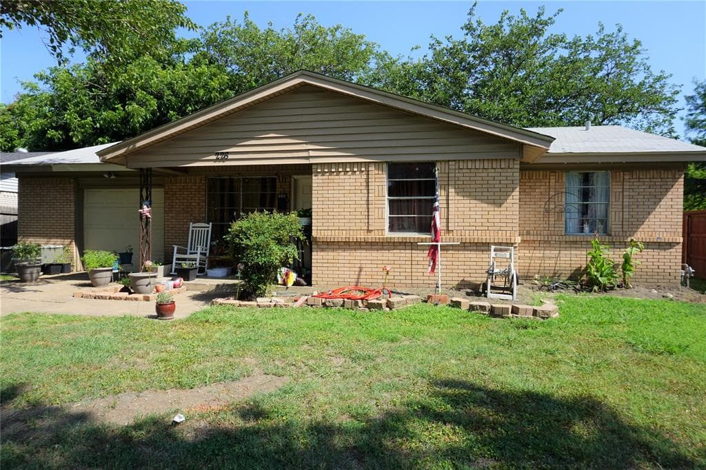 226 W Cober Dr