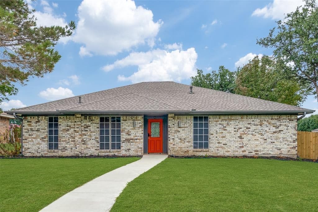 2404 Kingsridge Dr