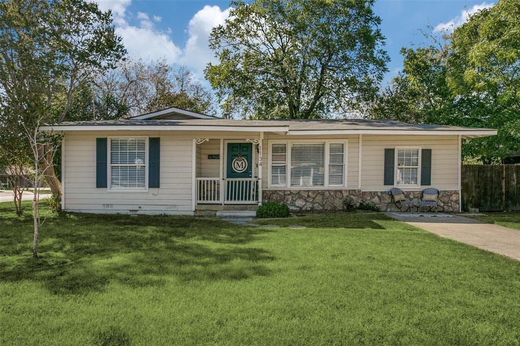 1134 Bellaire Dr