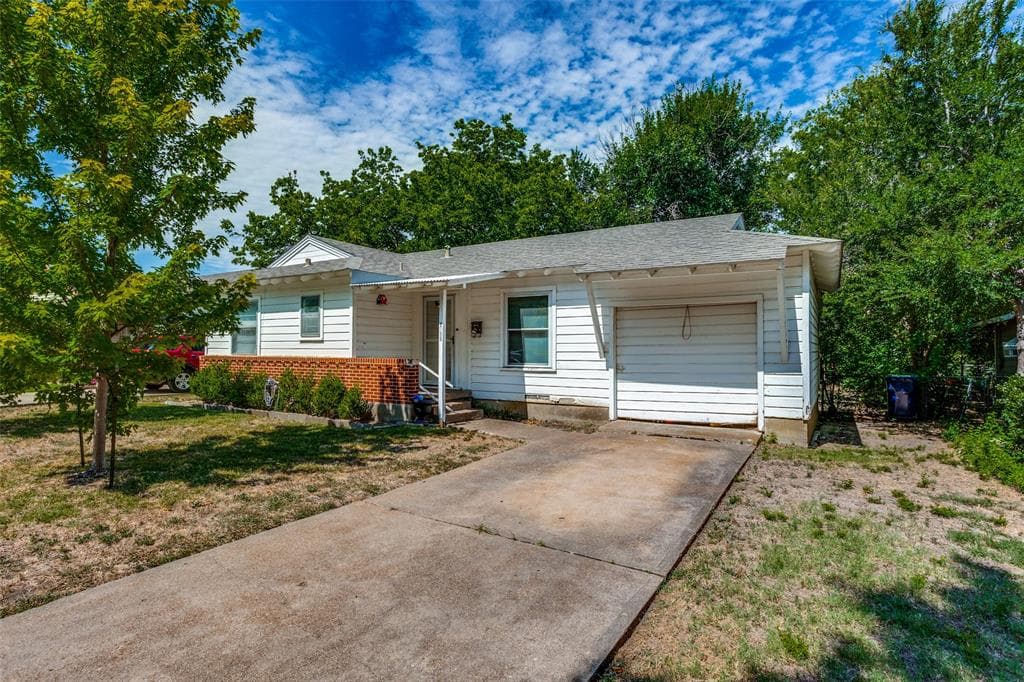 1733 Hilltop Dr