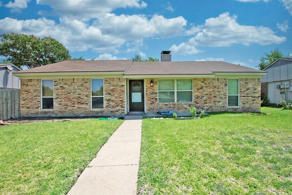 2106 Highwood Dr