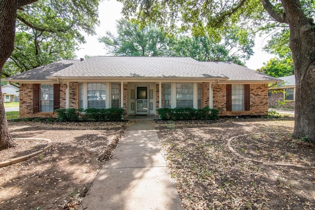 2405 Radcliffe Dr