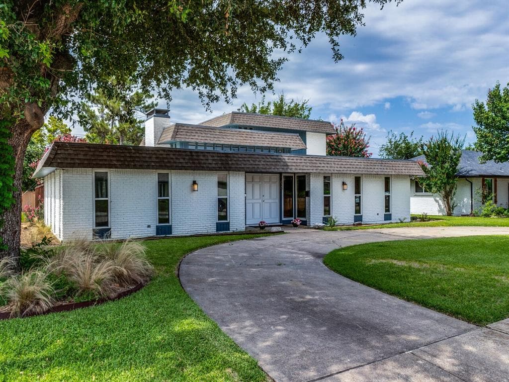 7030 Thornwood Dr