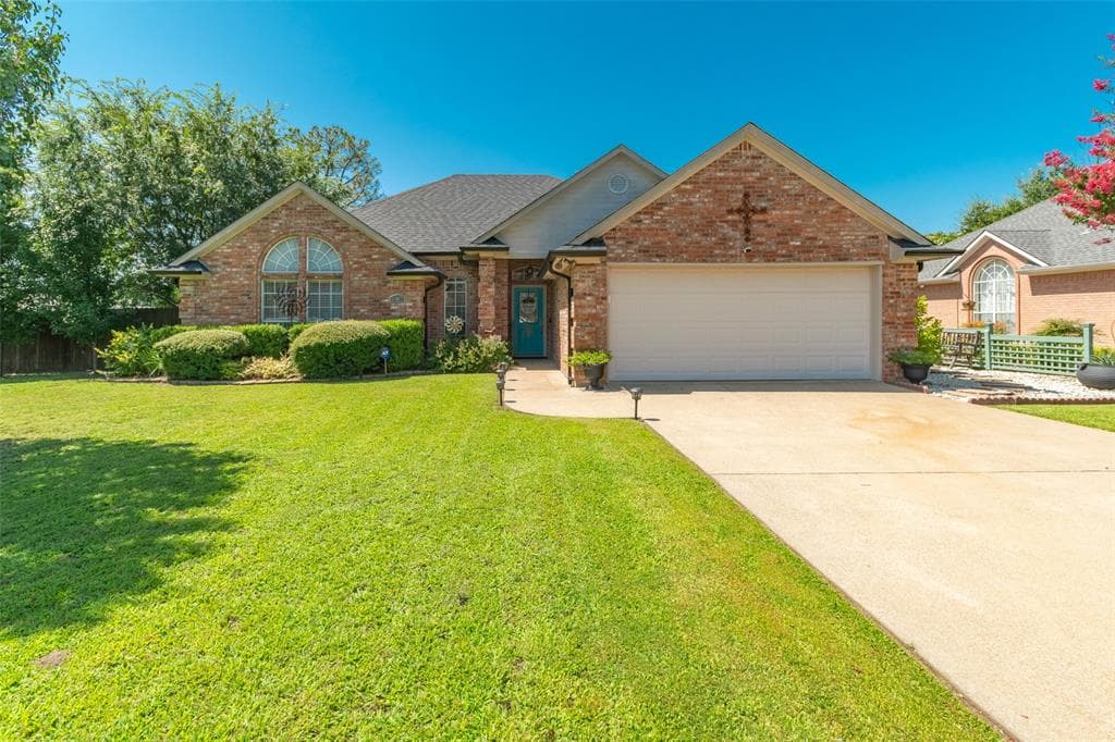 697 Colony Dr