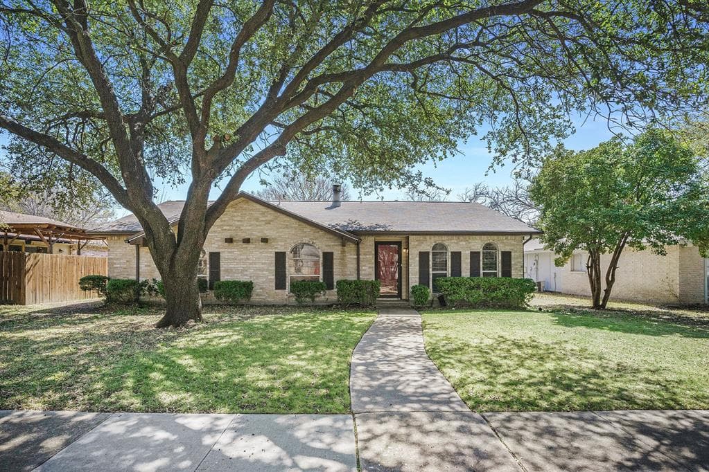 3704 Mckinley Dr