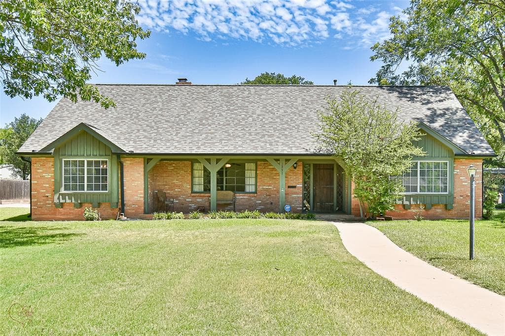 1357 S Leggett Dr