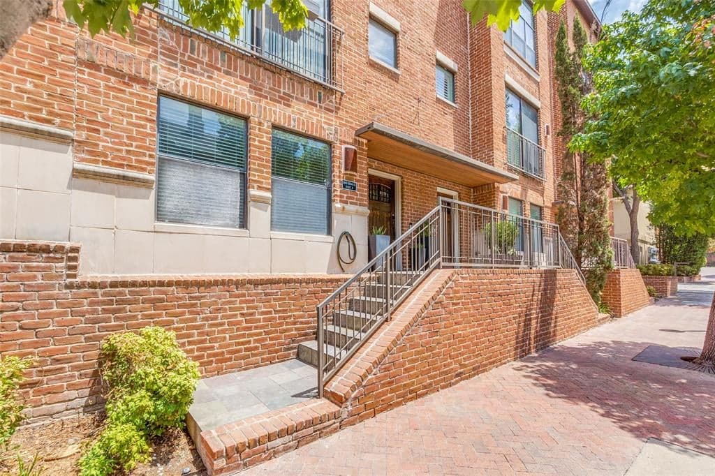 2420 Hugo St Apt 3