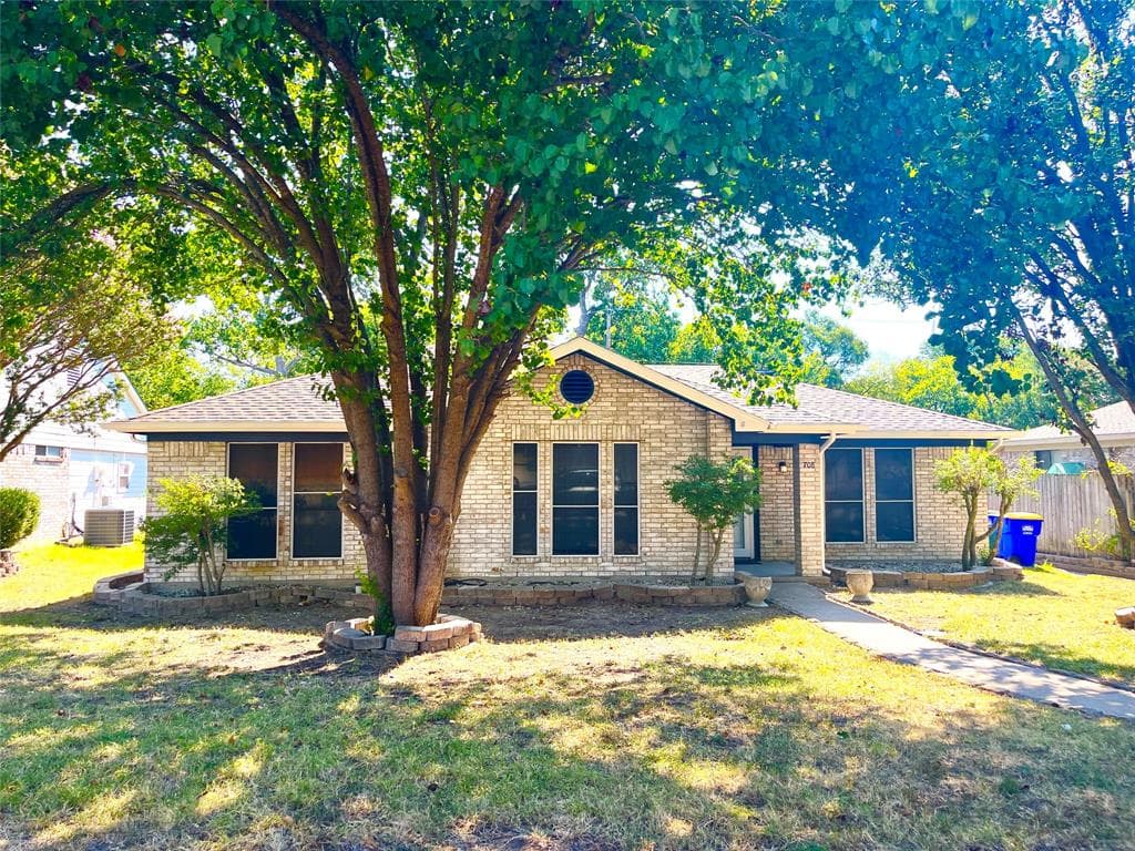 708 Oakbrook Ln