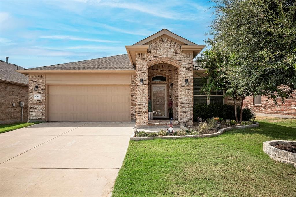 941 Cushing Dr