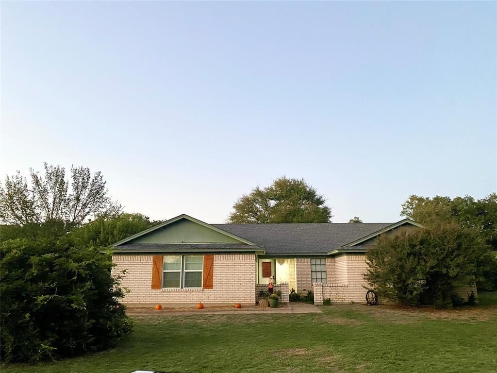 1933 Cindy Ct