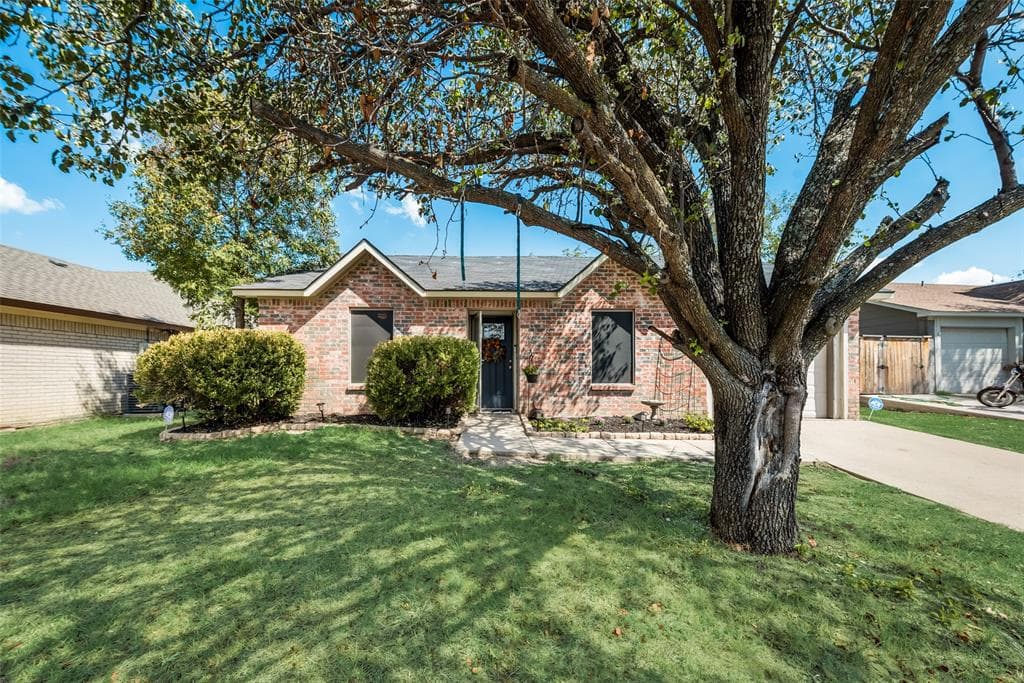 200 N Bugle Dr
