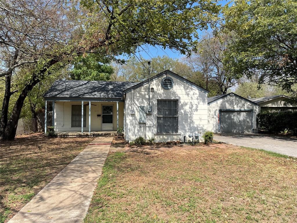 2533 Oakwood Ter