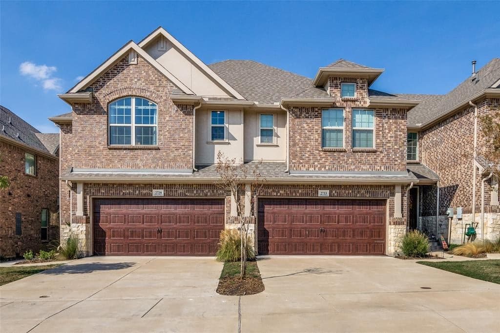 2729 Majesty Dr