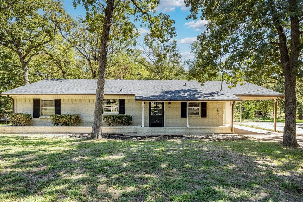 243 Shoreline Dr